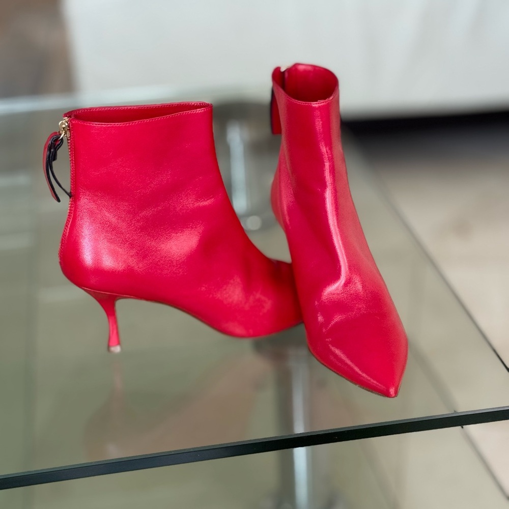 NEW! Stuart Weitzman Scarlet Pointed-Toe Ankle Booties